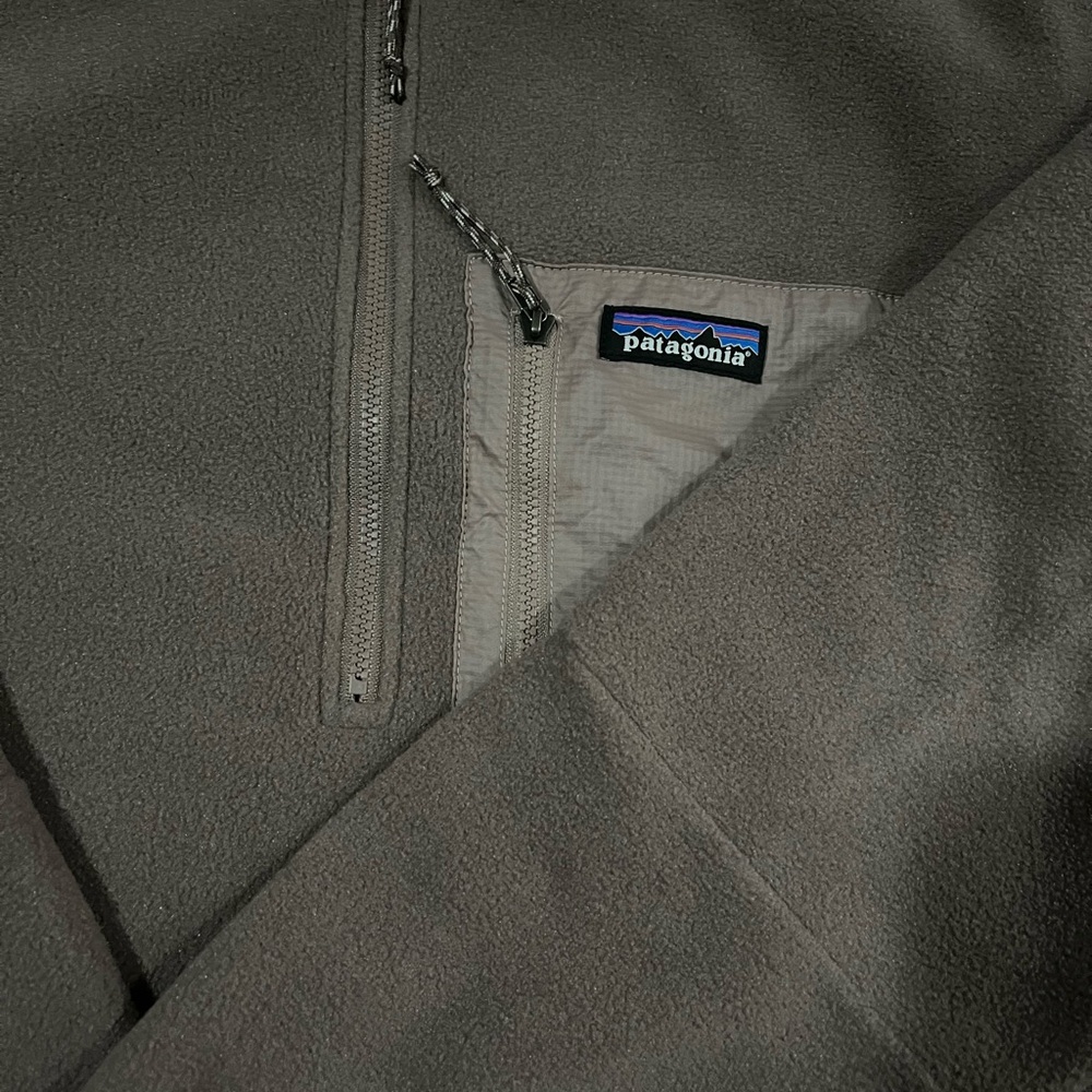 Patagonia half zip pullover - Picture 3 of 9